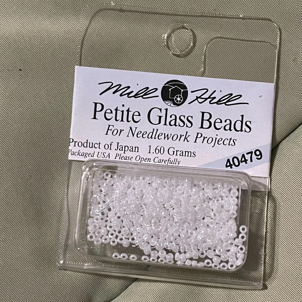 Mill Hill White petite glass & glass Seed Beads 103 bulk - Picture 7 of 7